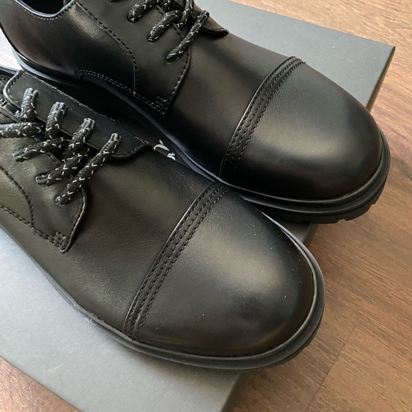 Luxury Versace shoes - Picture 8 of 9